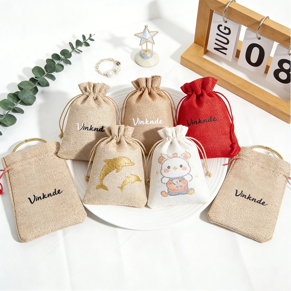 

50Pcs Custom Logo 9x12cm Red Natural Burlap Jewelry Gift Bag with Drawstring for Arts Crafts Projects Wedding Gift Packaging