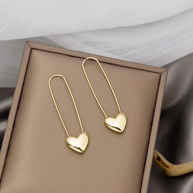 French Retro Metal Love Earrings Simple Pins Cold Wind Temperament Commuting Peach Heart Stud Earrings Women