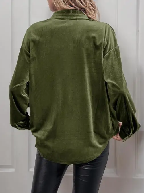 ياقة بلون موحد، قميص من جلد الغزال الفاخر بأكمام طويلة، قميص تنقل أنيق وعصري للسيدات في الخريف