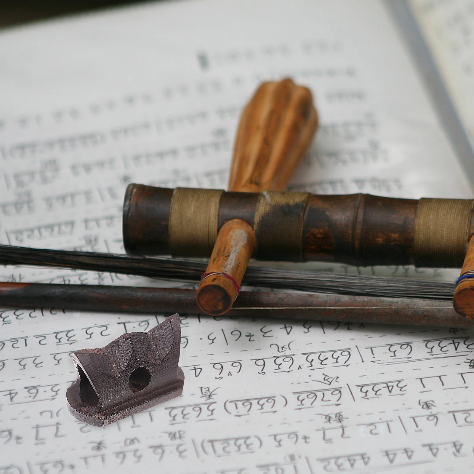

Hollow Chinese Erhu Rosewood Bridge Durable Wooden Musical Instrument Parts Erhu Accessories Tailpiece Replacement