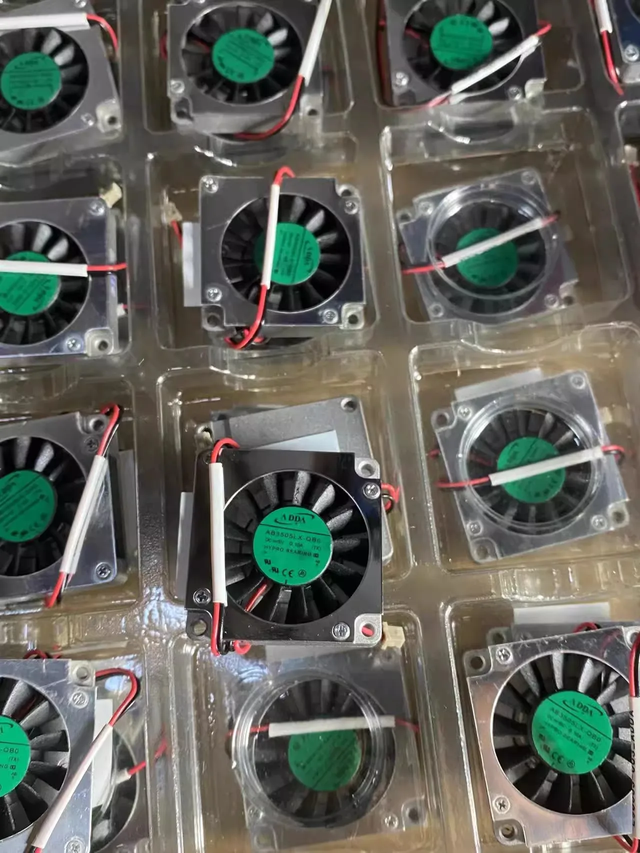 

ADDA AB3505LX-QB0 DC 5 В 0,1 А 35x35x07 мм 2-проводной охлаждающий вентилятор