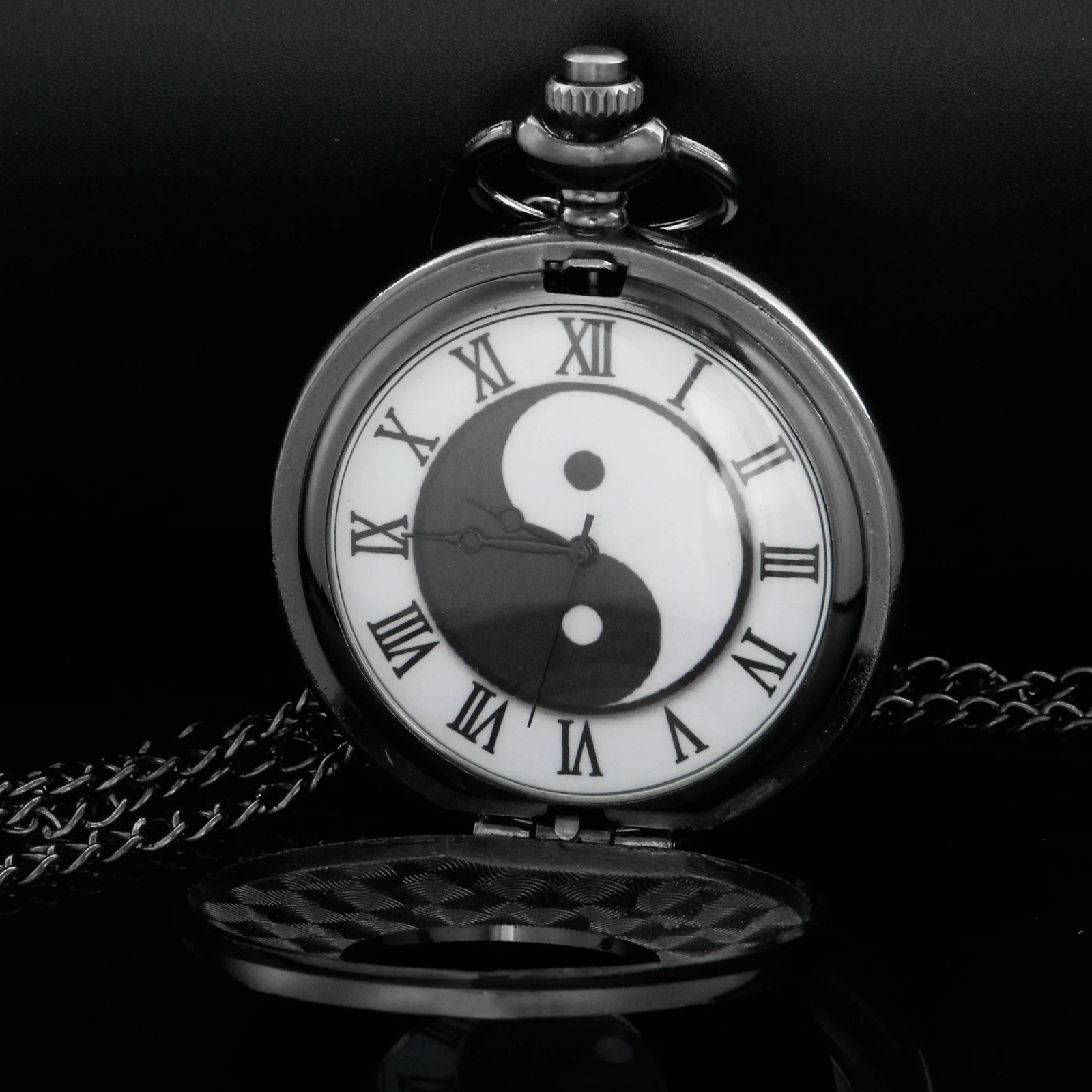 Black High-Quality Steel Color Contrast Dial Quartz Pocket Watch Retro Steampunk Hollow Men's and Women's Necklaces Clock Gift