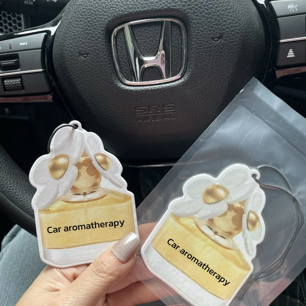 100pcs 10pcs 50pcs  high-end perfume pendant perfume slice car lasting fragrance pendant deodorant perfume bottle