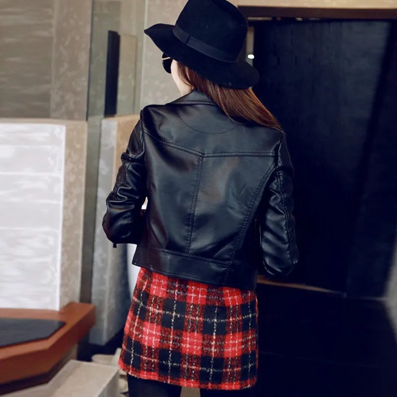 ファイオナブルなバイク用レザージャケット、韓国風スリムフィットジッパーカラーコート、春秋のトレンド