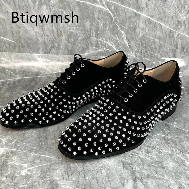 

Туфли-лоферы с серебряными шипами, мужские туфли с острым носком, черные замшевые туфли на плоской подошве, мужские модные модельные туфли на шнуровке