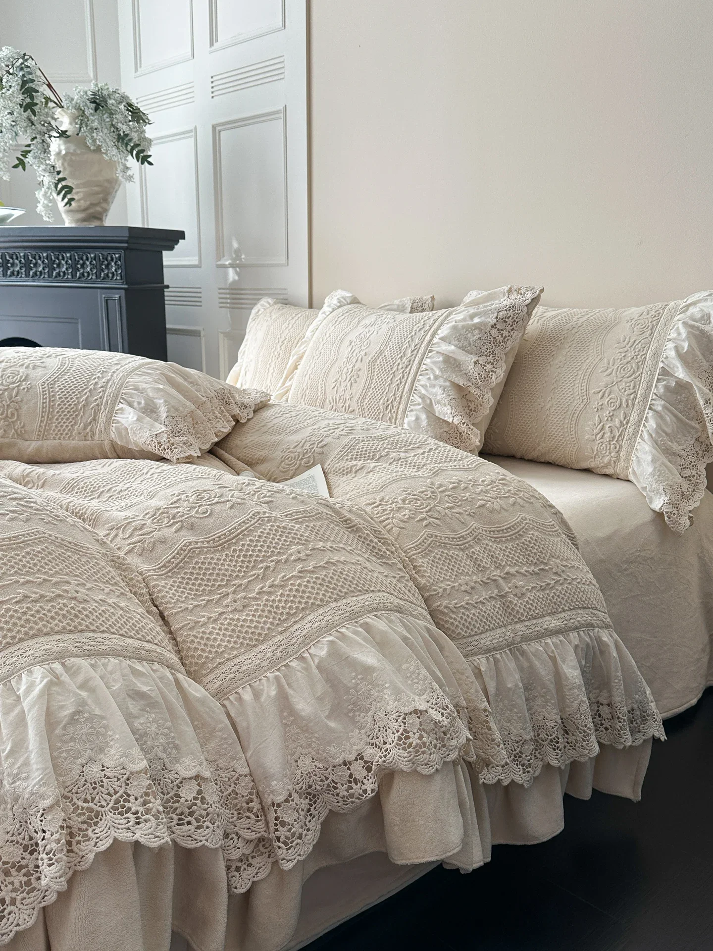 French thickened milk fleece four-piece set of carved fleece sheets and fleece bedding