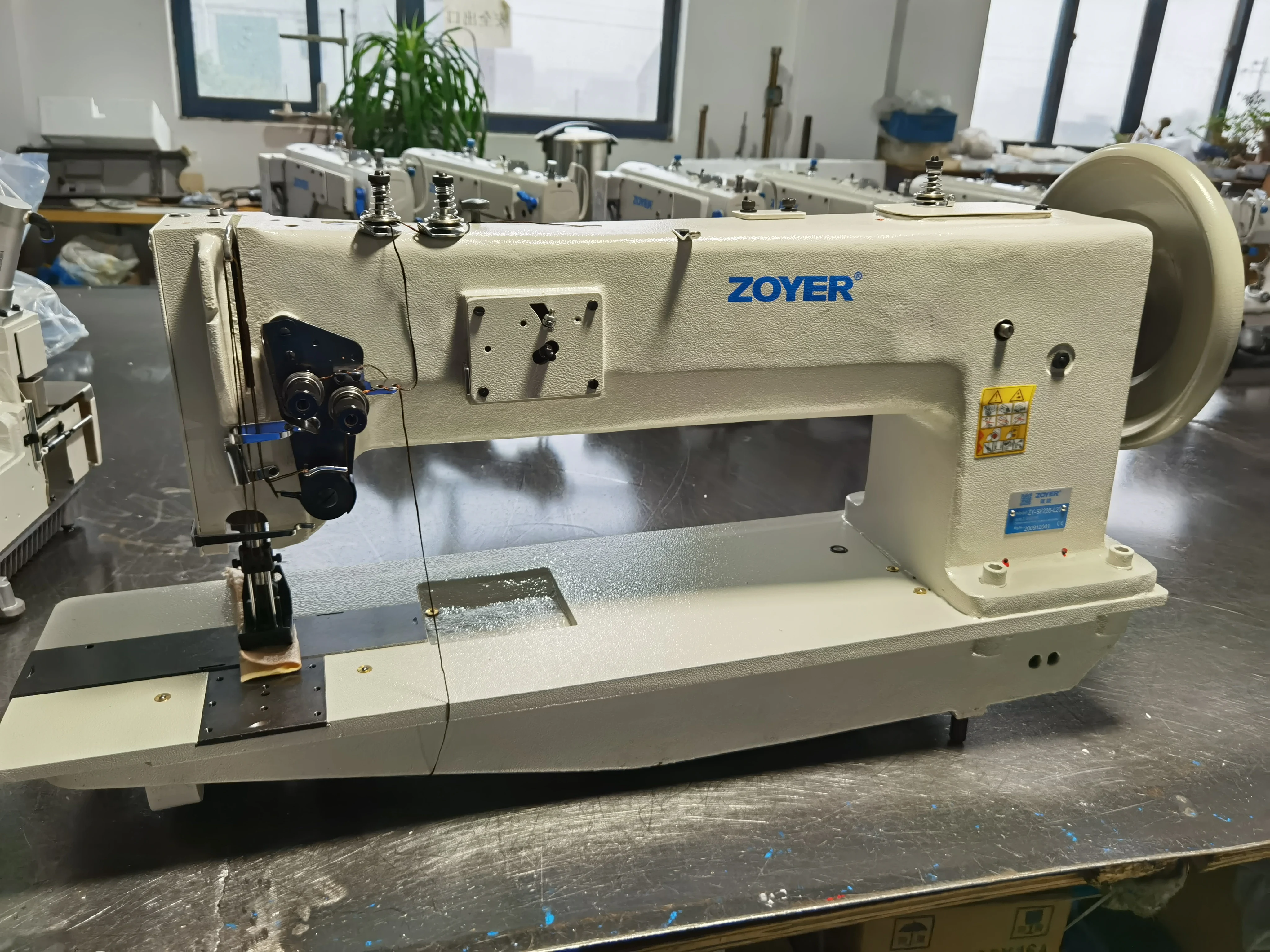 ZY-SF228-L15 Zoyer Long Arm Sewing Machine Single/double Needle Compound Feed Sewing Machine For Leather Sofa