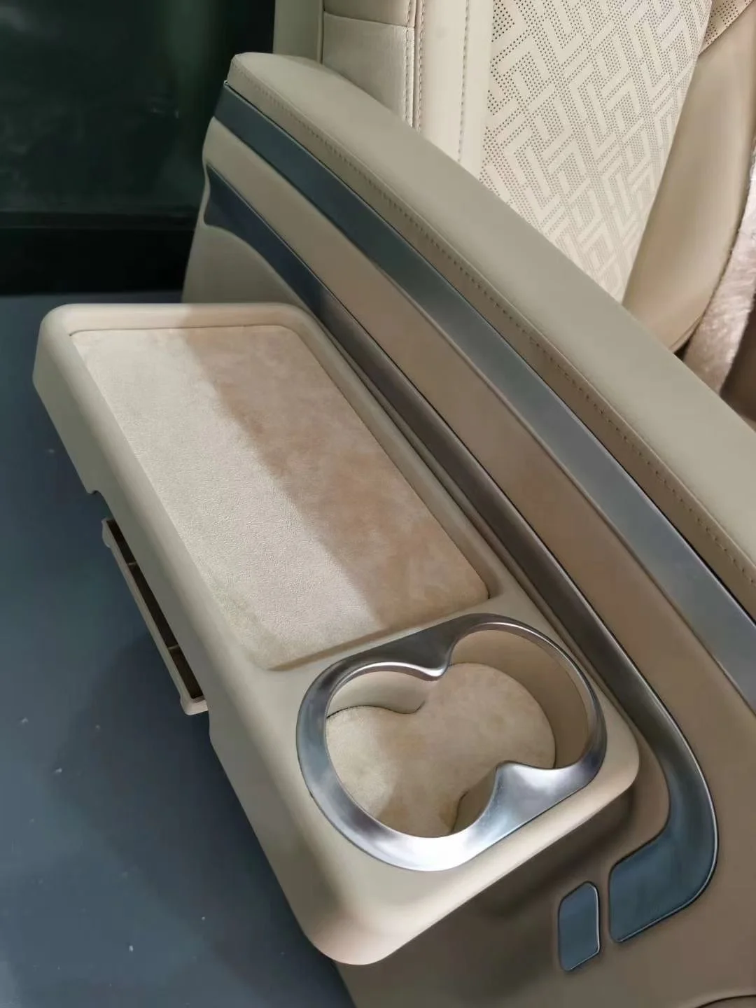 Evenew Luxury Leather Car Seats for Maybach Sprinter MPV Electric Recliner with Folding Table Vito Model 1 Year Warranty