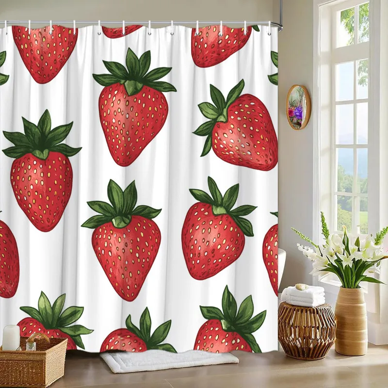 

1-я ярко-красная занавеска для душа с клубникой и зелеными листьями — моющийся полиэстер с крючками, игривый фруктовый узор для ванной комнаты
