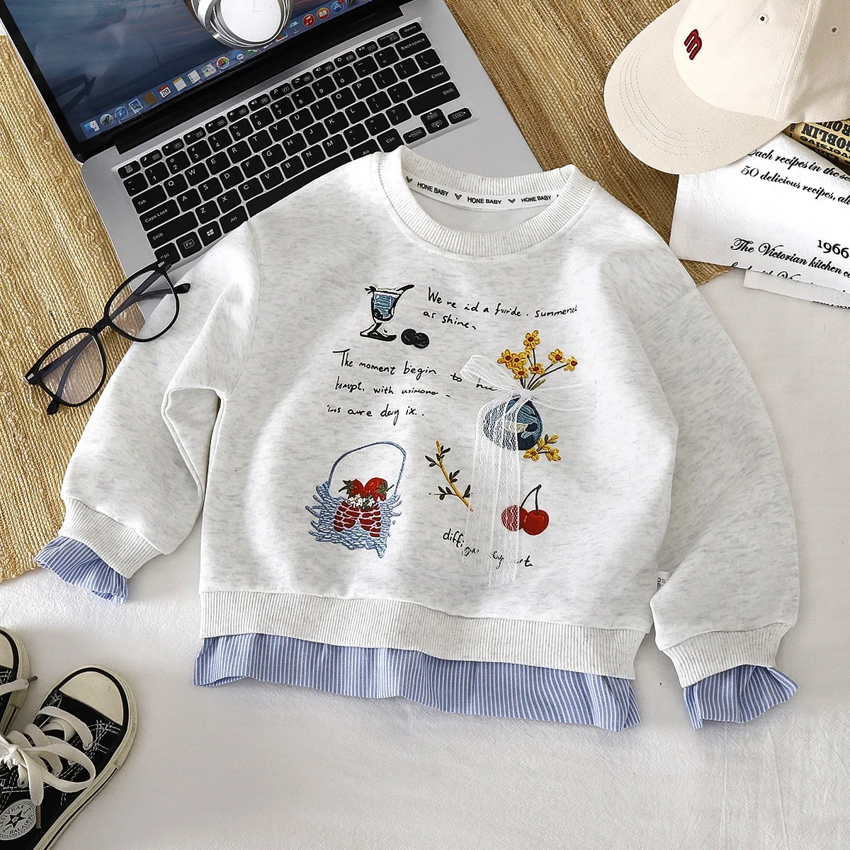 Neue Herbst-Kinderkleidungssets, Baby-Mädchen, Cartoon-Print, gestreiftes Sweatshirt mit Rüschenbündchen + Hose, 2-teiliges Freizeit-Outfit für Kinder, 2-14 Jahre – Detail 4