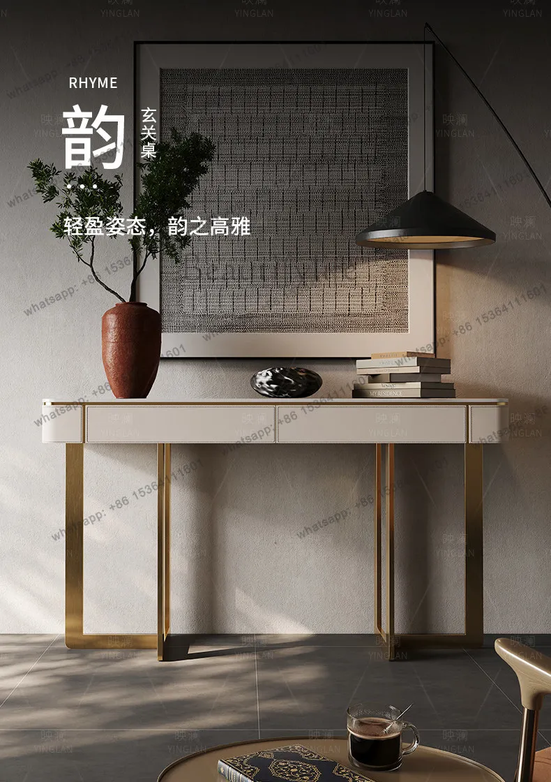 

Итальянский прихожий столик: современный, простой, в стиле лёгкой роскоши, для зонирования прихожей.