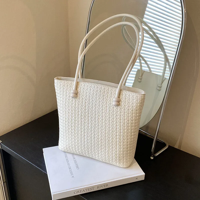 

2025 Women's Chic Vintage Tote - Spacious Shoulder & Crossbody Purse for Effortless Stylish & Relaxed Commuting