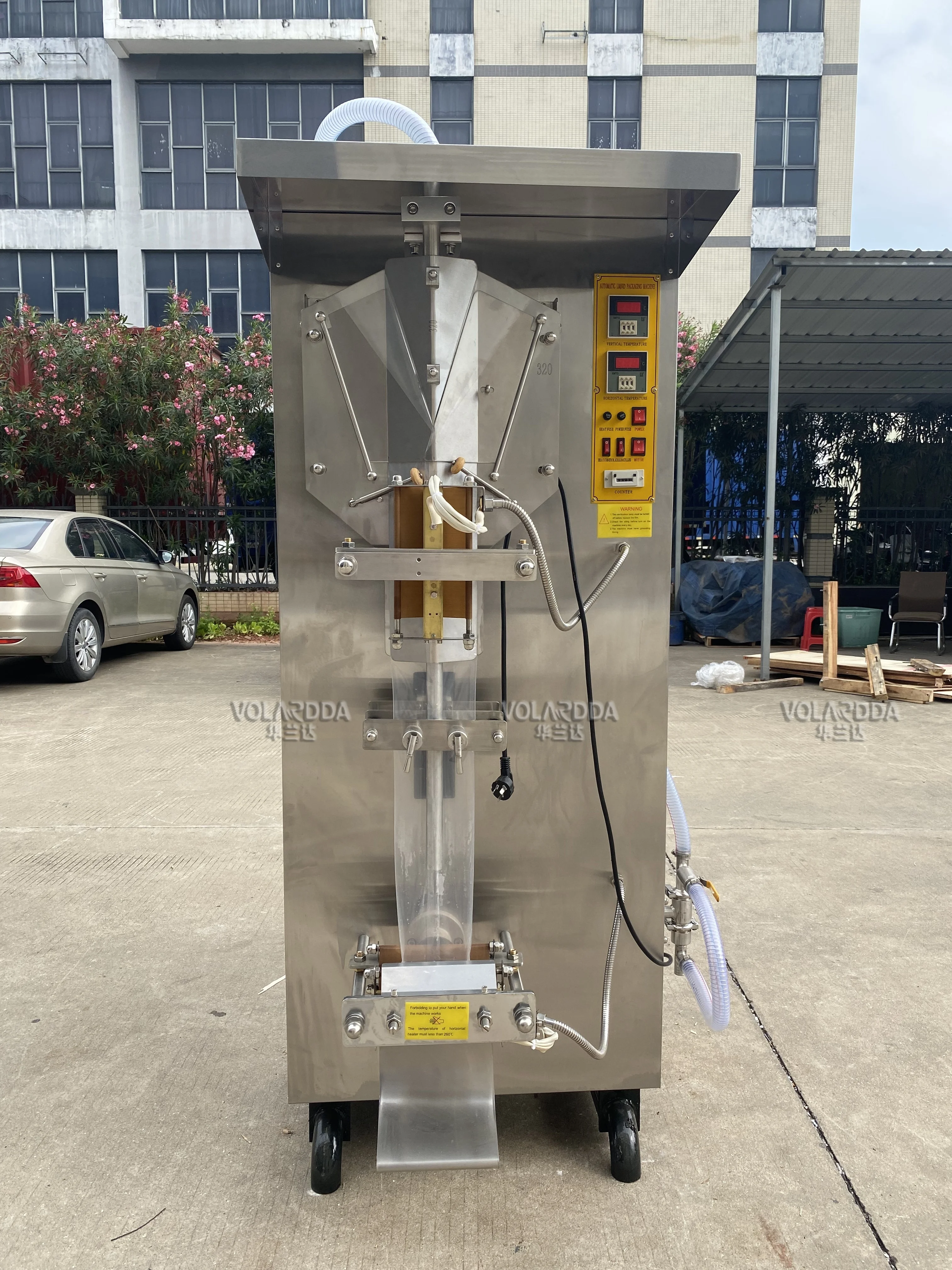 آلة تعبئة وتغليف السوائل ختم المياه التلقائي في آلة بلاستيكية معدات المياه المعبأة في أكياس المورد الصيني