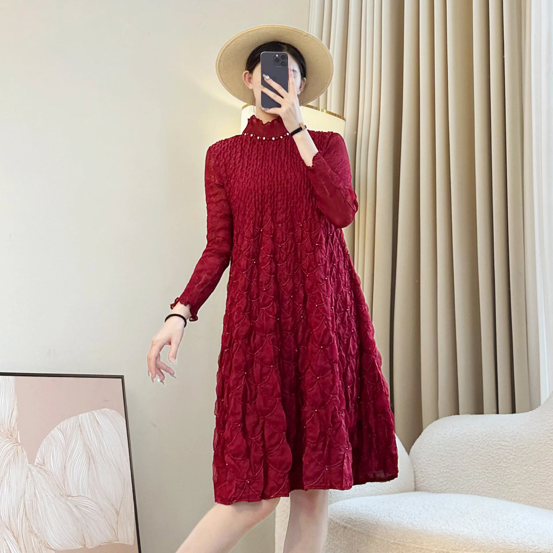 

Elegant Red Pleated Velvet Dress for Women, High Neck Long Sleeve Party Dress, Custom Wholesale Factory Supply