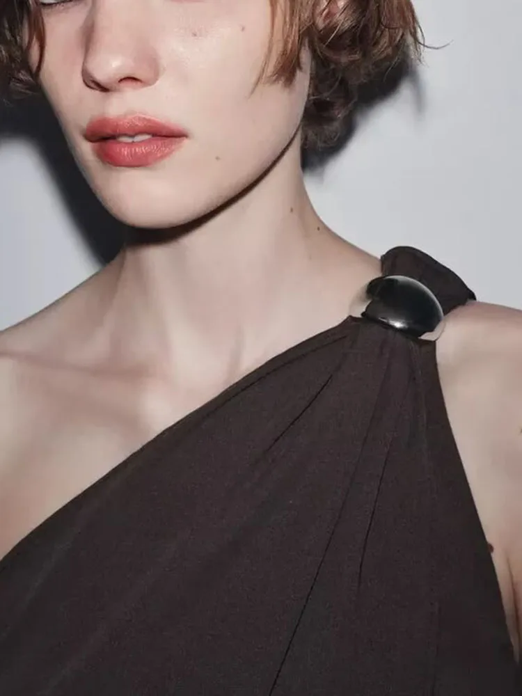 เสื้อยืดแฟชั่นดีไซน์ไม่สมมาตรสำหรับผู้หญิง คอลเลคชั่นใหม่ ฤดูใบไม้ร่วง 2025 สไตล์ลำลอง สวมใส่สบาย