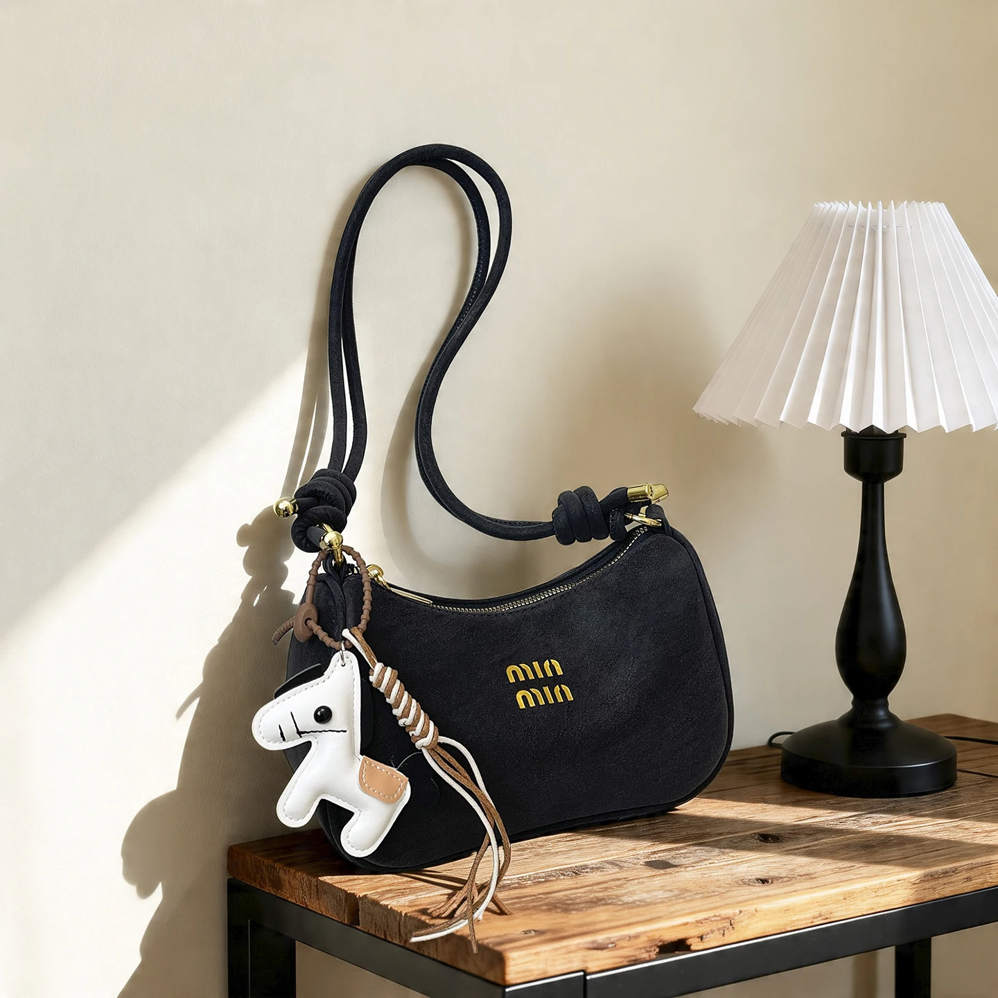 

(Exclusive pending accessories) Women's new trendy crossbody shoulder bag, fashionable and versatile solid color bag
