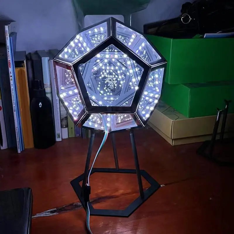 Настольная лампа, меняющая цвет