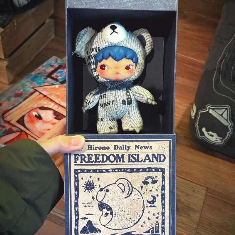 

Оригинальная плюшевая кукла Pop Mart Hirono Freedom Island Bear в костюме, милый брелок, коллекционная фигурка, подарочная коробка-сюрприз для детей и взрослых
