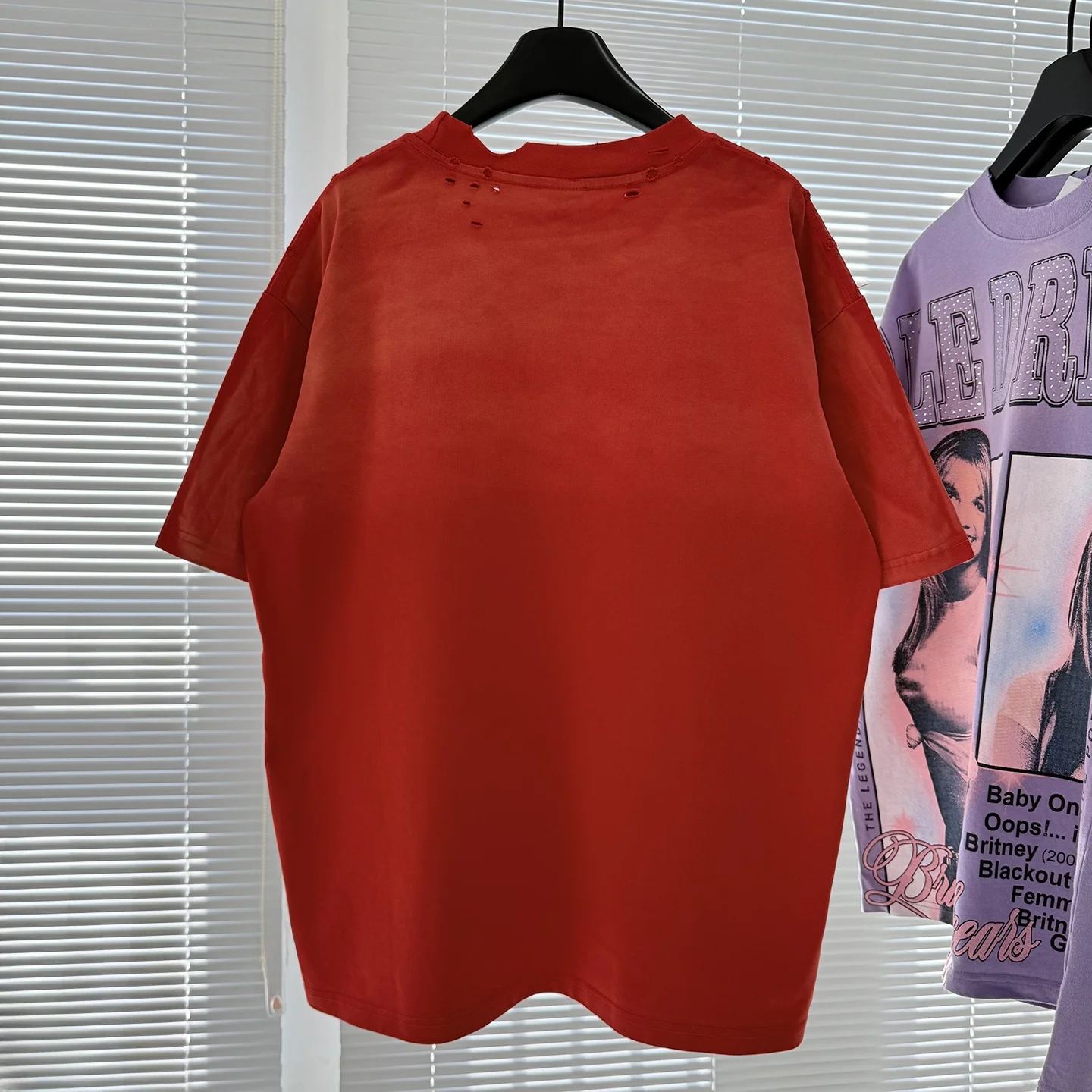 

American Sle Casual Loose ort Sve T-irt with Poster Print Rhinestone Double Layer Hole Design for Men And Women