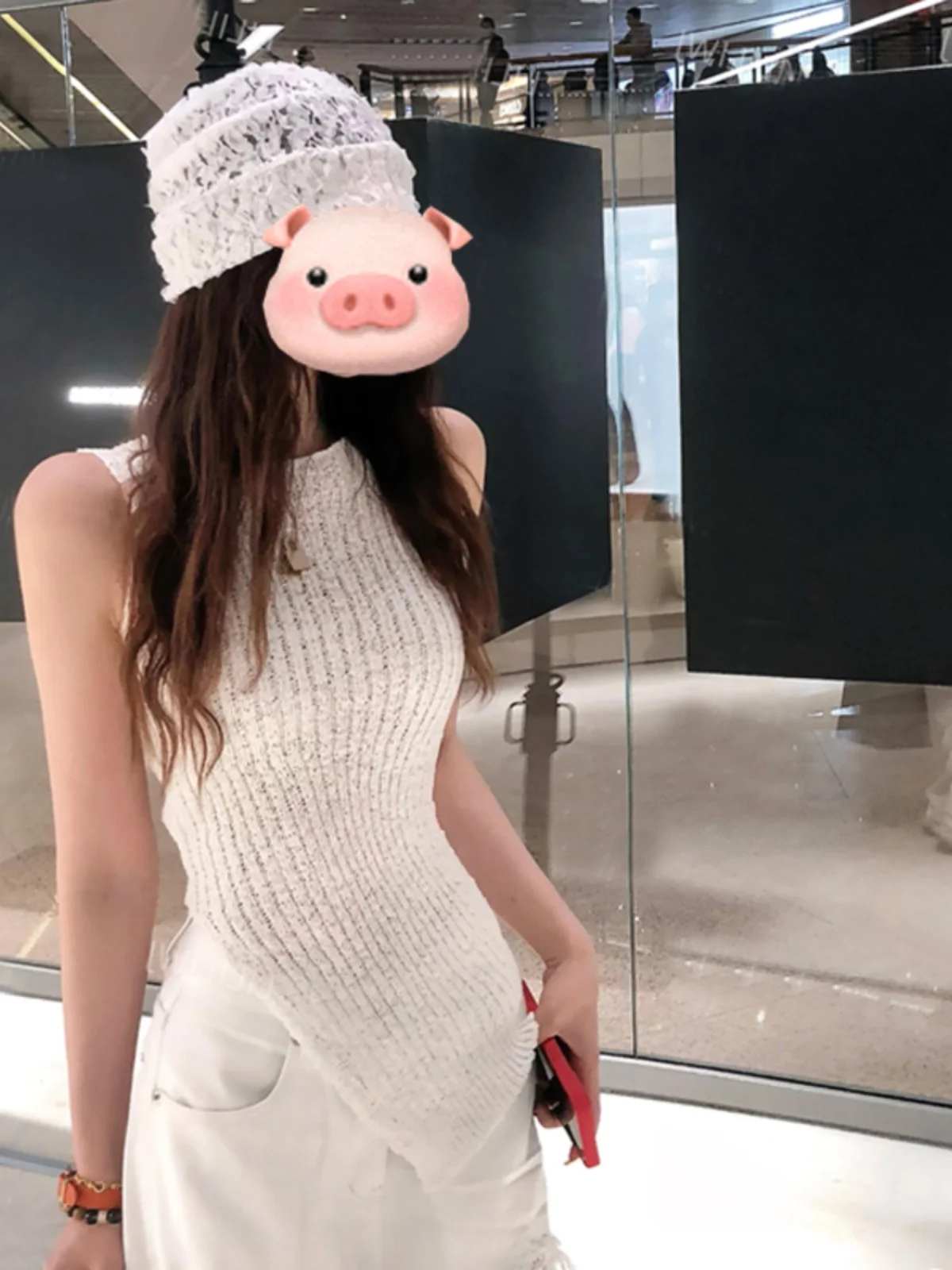 ホワイトニットスリムフィットノースリーブベスト女性のための夏のアウター不規則なヘムラインカジュアルストレートカットシングルピース