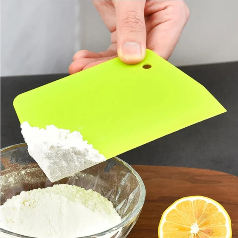 1pc Plastic Cake Cream Spatula Dough Butter Batter Scraper Baking Tools For Home Baking Cutting Tools Kitchen Gadgets