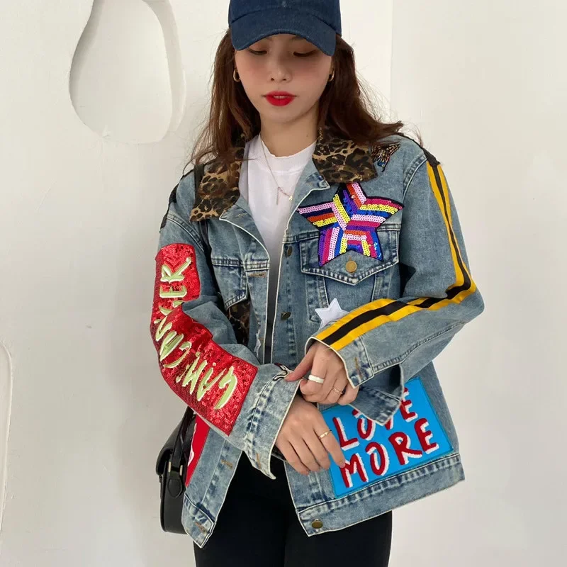 

Vintage Blue Letter Sequins Leopard Pocket Patch Design Denim Jacket Women Cowboy Outerwear Loose Short Jeans Jacket Coat Female