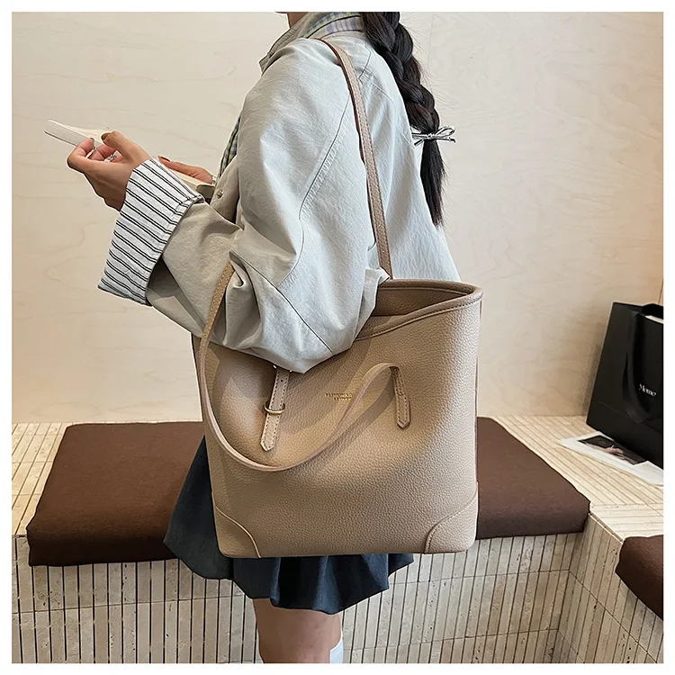 

New Simple Tote Bag for Women, Large-capacity Shoulder Handbag, High-end Casual Model, Light and Versatile Style