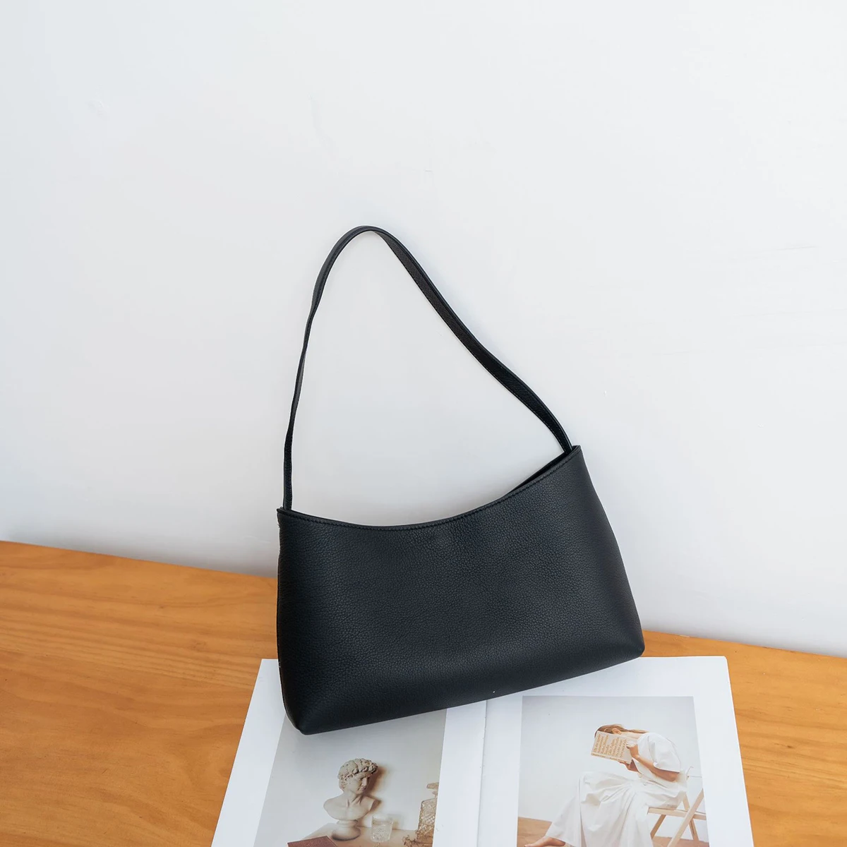Genuine Leather Women’s Shoulder Bag 2026 New Top-Grain Cowhide Simple Commuter Bag Premium Crossbody Bag Niche Underarm Bag