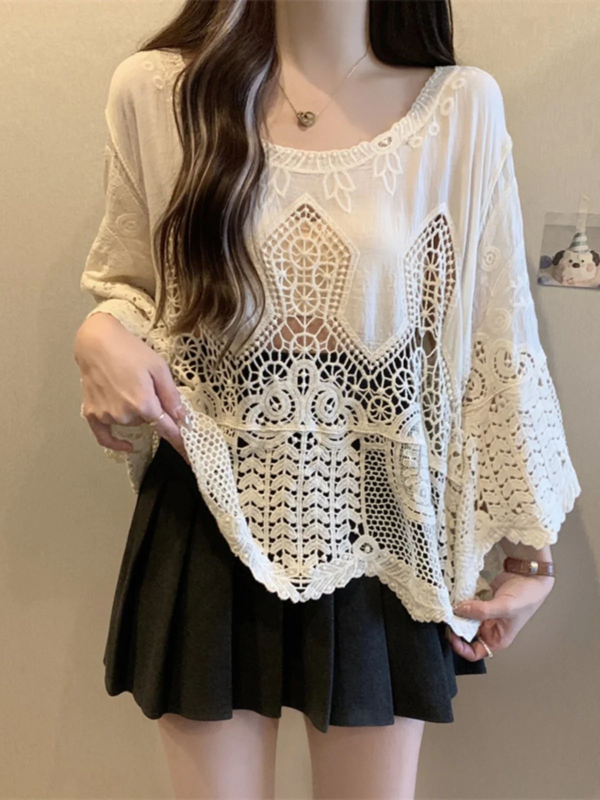 Lace Hollow out Women's Sun Protection Shirt Early Autumn plus Size Slimming Elegant Design Bell Sleeve Top Korean Style