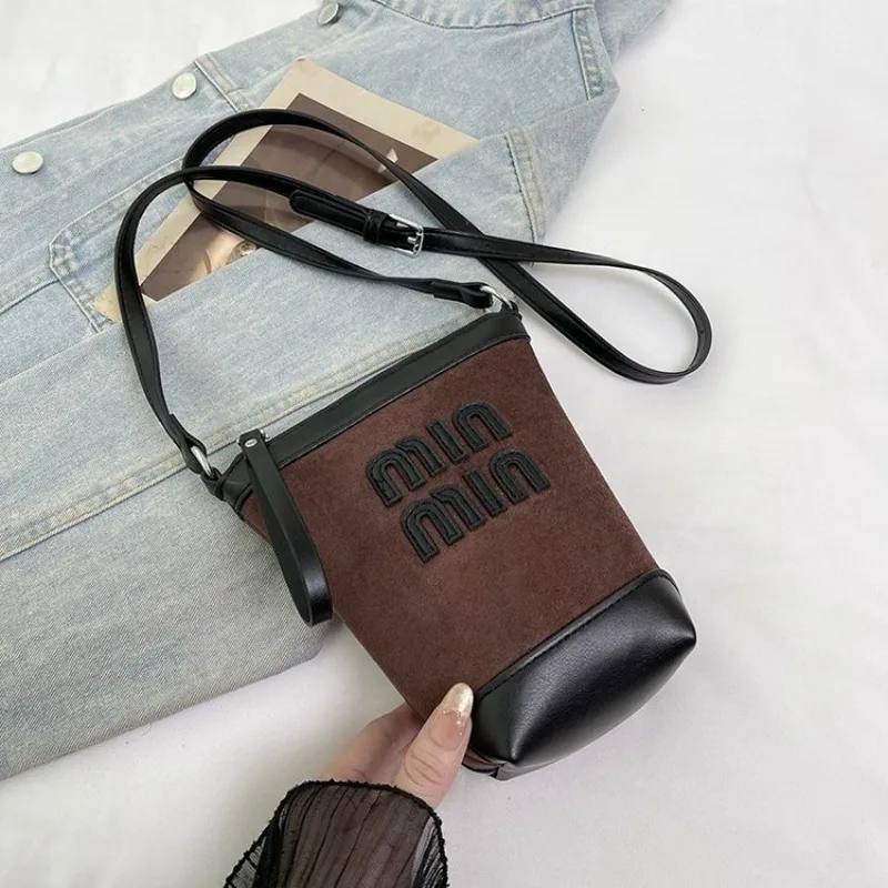 

Elegant Popular Diaper Bag For Women Classic Leather Tote Large Capacity Designer Commuter Fashionable Minimalist Shoulder Bag