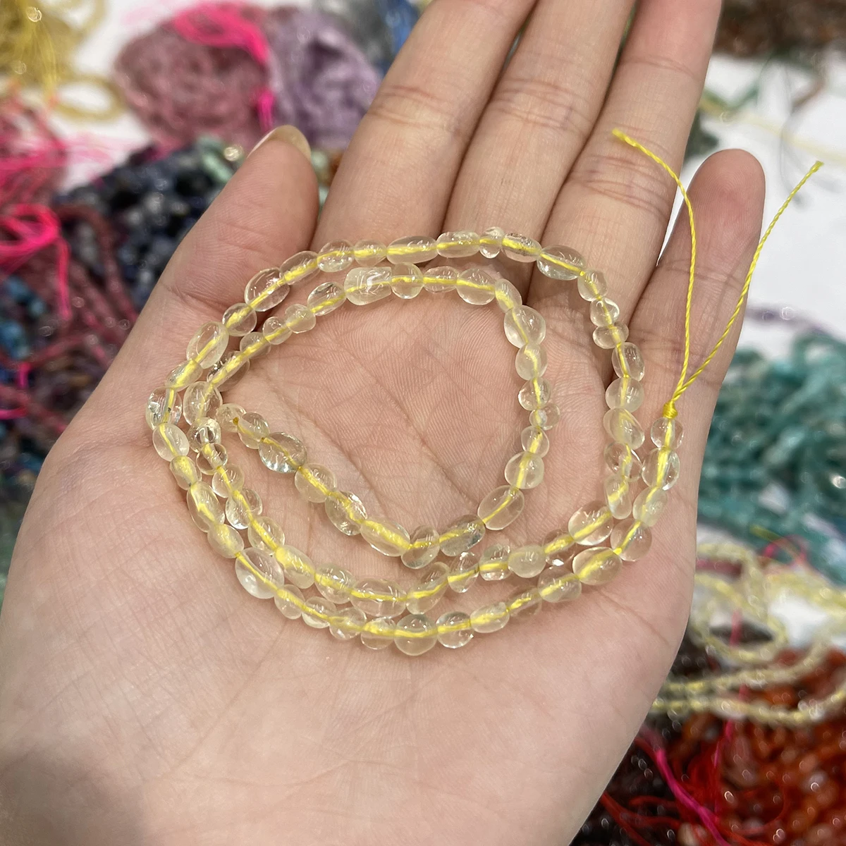 Naturstein, unregelmäßige Perlen, 3–5 mm, zum Basteln von Schmuck, für DIY-Halsketten, Armbänder, Ketten und Ohrringe. – Detail 6