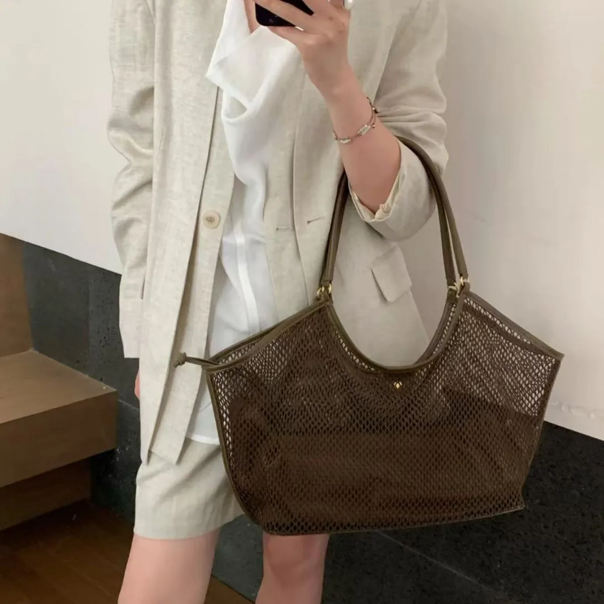 

New PU leather hawk handbag spacious handbag large capacity buckle type ladies luxury designer travel bag shopping handbag