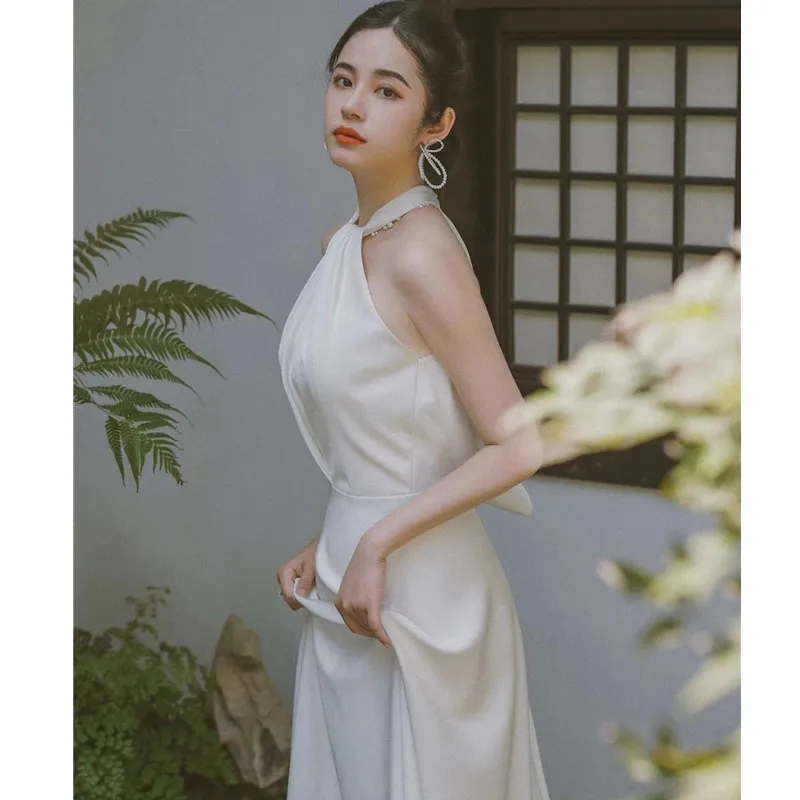 Abito da sposa leggero Halter Simple Travel Shoot Sexy Backless Super Fairy Bianco Dimagrante Coda di sirena Uscita di ricevimento in stile coreano
