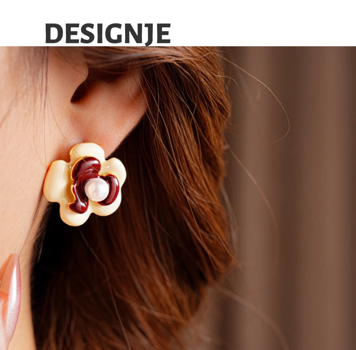 

Double-layered flower pearl stud earrings, stylish, exquisite, and sweet, luxurious and high-end ear accessories for women.