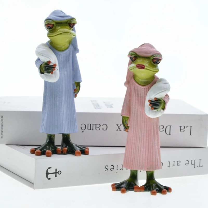 2 PCS Set Couple Bathrobe Frog Miniatures Resin Animal Ornament Creative Living Room Decor Home Desk Sculpture Valentine Present