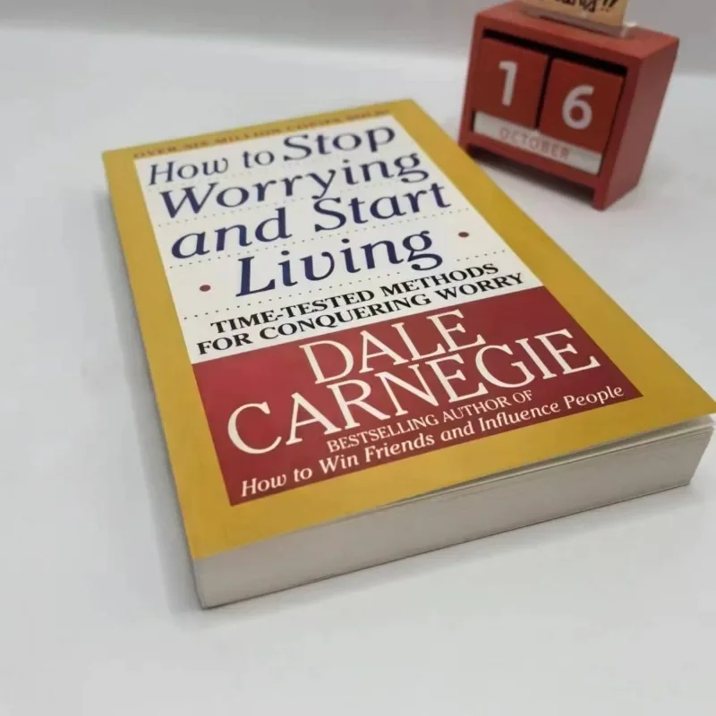 Como parar de se preocupar e começar a viver por Dale Carnegie - Livro em inglês para gerenciamento de estresse e superar a ansiedade Guia de autoajuda