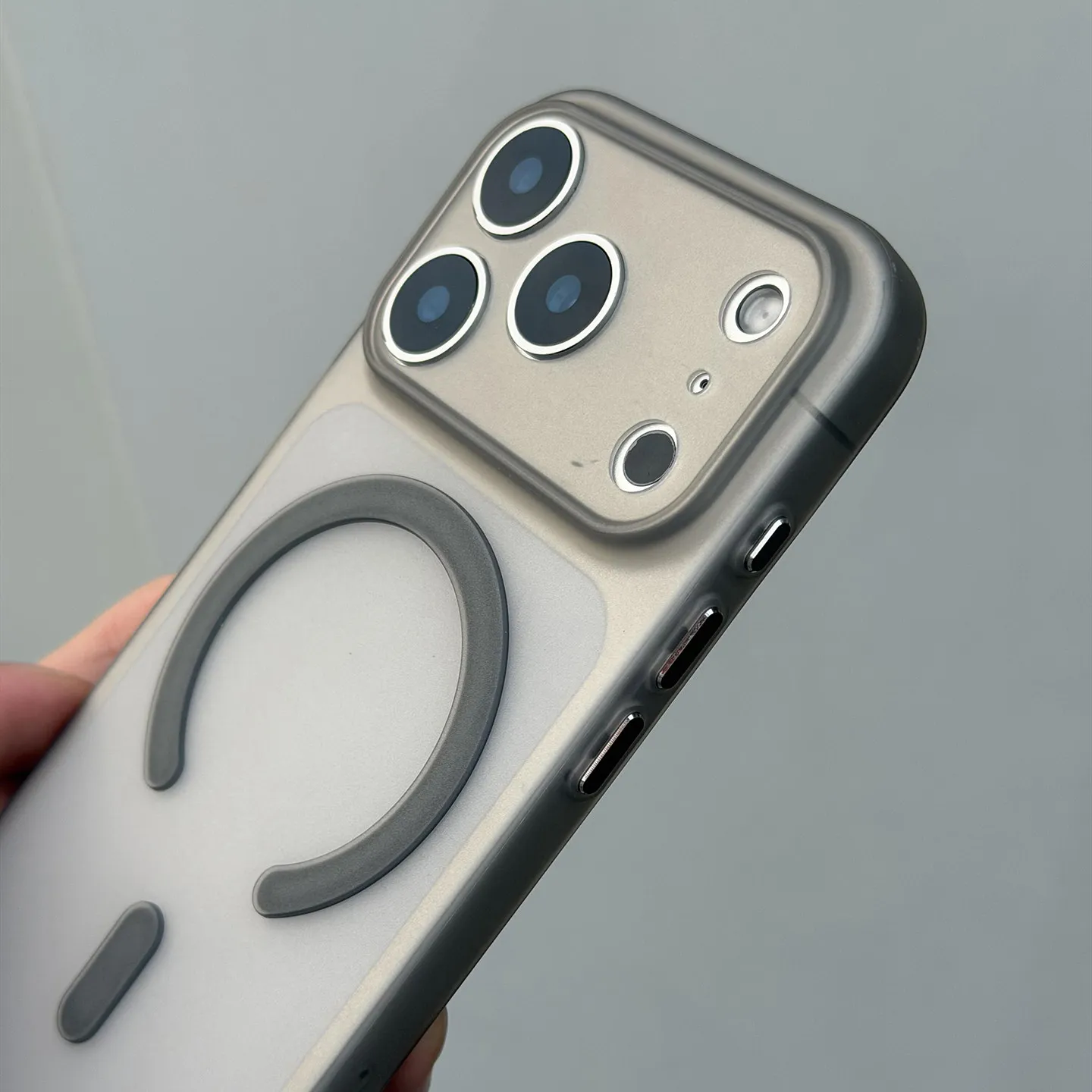 Ultradünne, matte, durchscheinende, weiche TPU-Magnet-Hülle für iPhone 18, 17 Pro Max, Air, 16, 15, 14, 13, 12, kompatibel mit MagSafe und kabelloser Ladefunktion.