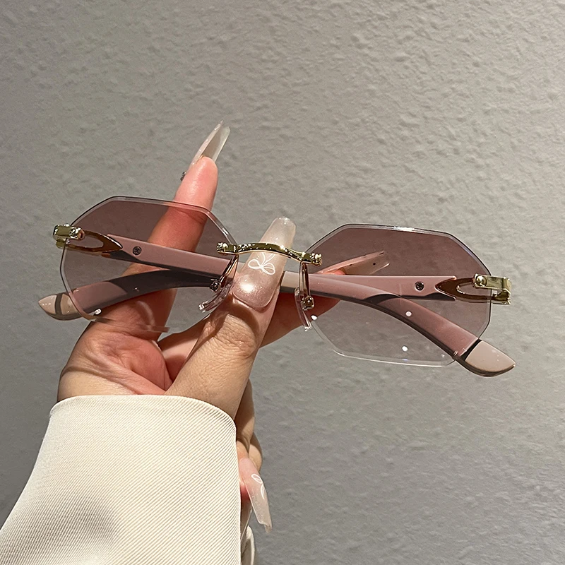 Lunettes de soleil polygonales sans monture KAMMPT pour femmes, mode vintage élégante, décontractée, tendance 2026, design moderne, lunettes de soleil d'extérieur.