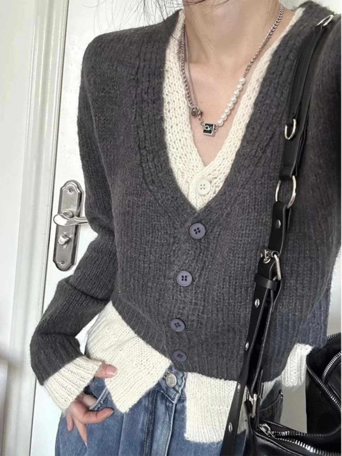 Winter Gray Vinage Fake Two Piece Cardigan Women Korean Retro Knit Cardigan Sweater Female Casual Patchwork Sweater Coat 2024