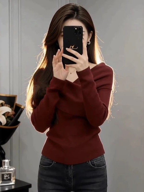 

Red Asymmetrical V-Ne Knitwear Women's Slim Fit Base irt Top for New Year Casual Sle Regular Sve Length Long