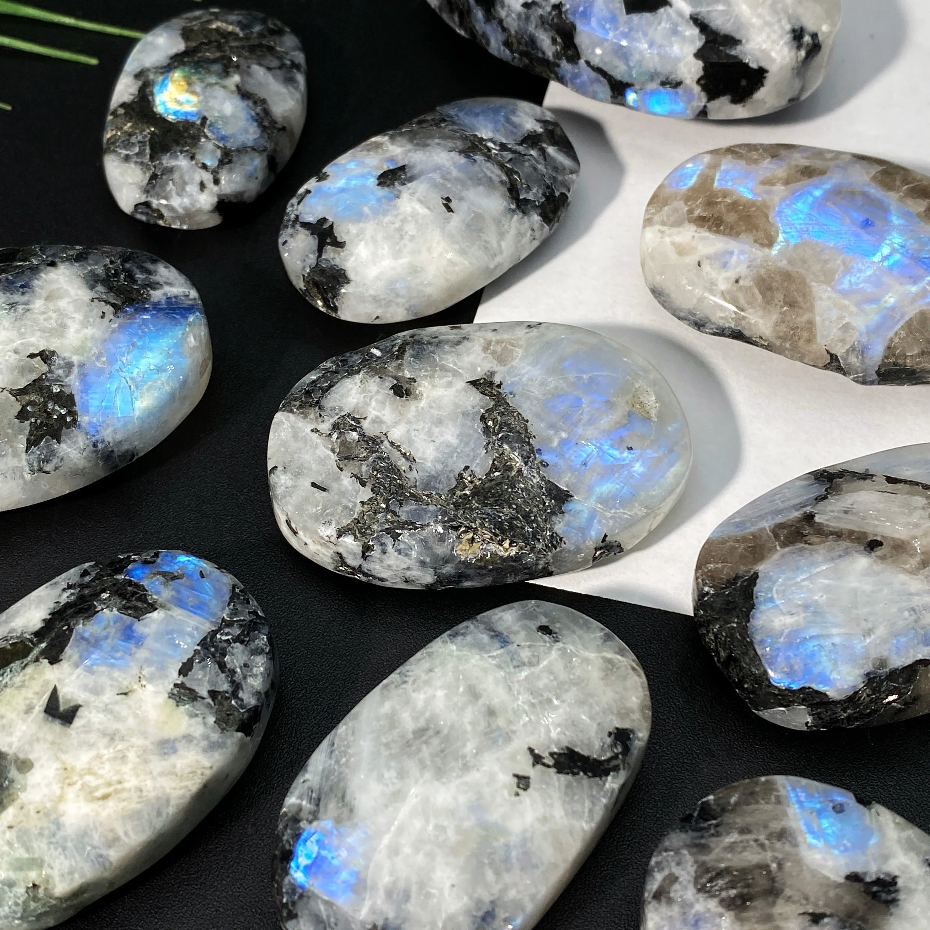 1 قطعة قوس قزح نادر حجر القمر حجر النخيل حجر القمر البيضاوي الكريستال الطبيعي الأحجار الكريمة الحقيقية ل FengShui شفاء التأمل ديكور المنزل