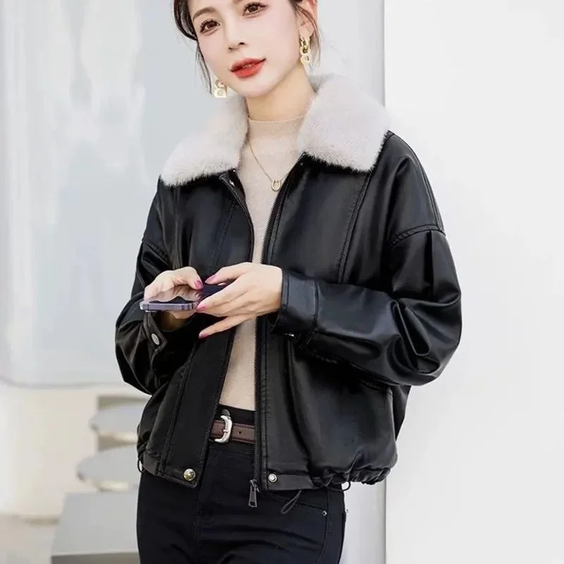 เสื้อโค้ทหนังเทียมสไตล์ลำลองสำหรับผู้หญิง ฤดูใบไม้ร่วง ฤดูหนาว แฟชั่นเกาหลี เสื้อหนังเทียมแขนยาวสำหรับผู้หญิง ปี 2025