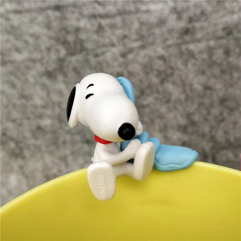 Anime Snoopy Figur Aksi Liontin Patung Pelek Tepi Cangkir Mode Boneka Kawaii Dekorasi Koleksi Mainan Kotak Buta Hadiah Anak-anak