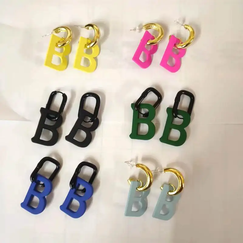 Schmuck mit dem Buchstaben B: Trendige Ohrringe und Accessoires für Frauen