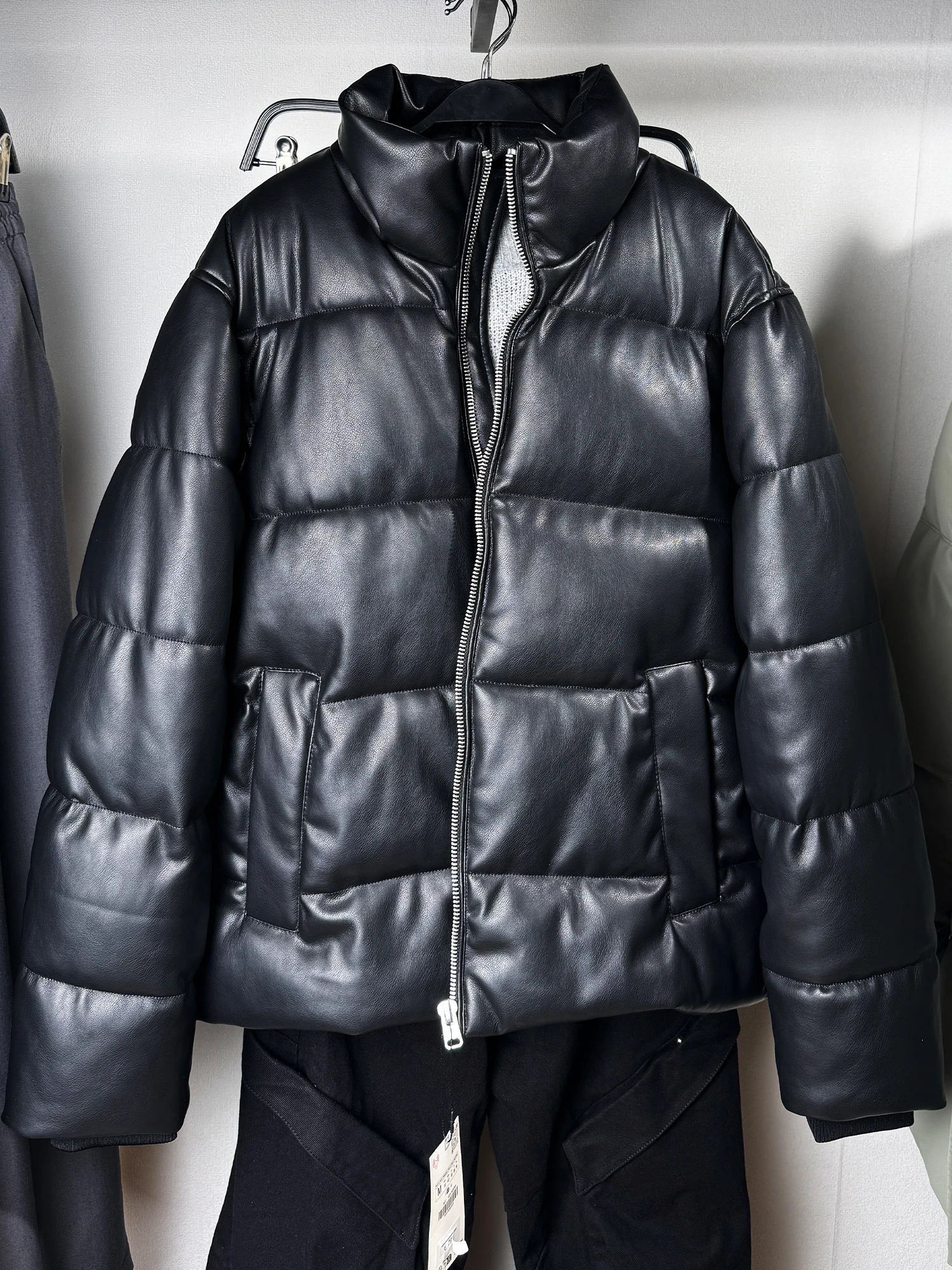 

Новая осенне-зимняя мужская куртка из искусственной кожи, утепленное повседневное пальто с воротником-стойкой на молнии, с длинными рукавами