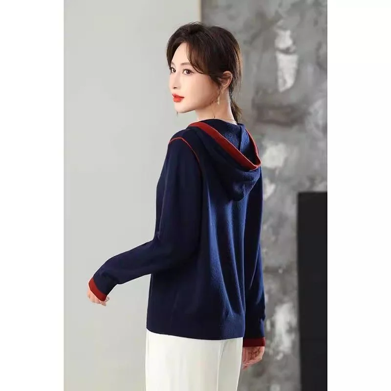 女性の春秋の新ファッションニットセーターフード付きカラーブロックファッションカジュアル多用途ルーズベースレイヤートップ