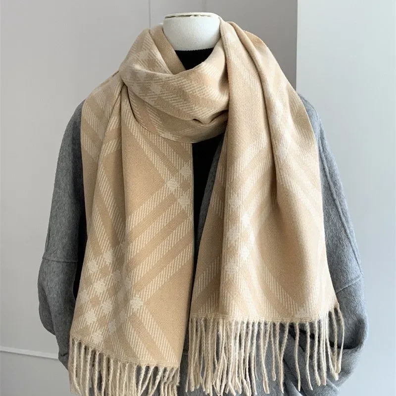 Sciarpa scozzese di lusso con nappe, involucro acrilico addensato per le giornate fredde, leggera ed elegante, essenziale per i viaggi e tutti i giorni