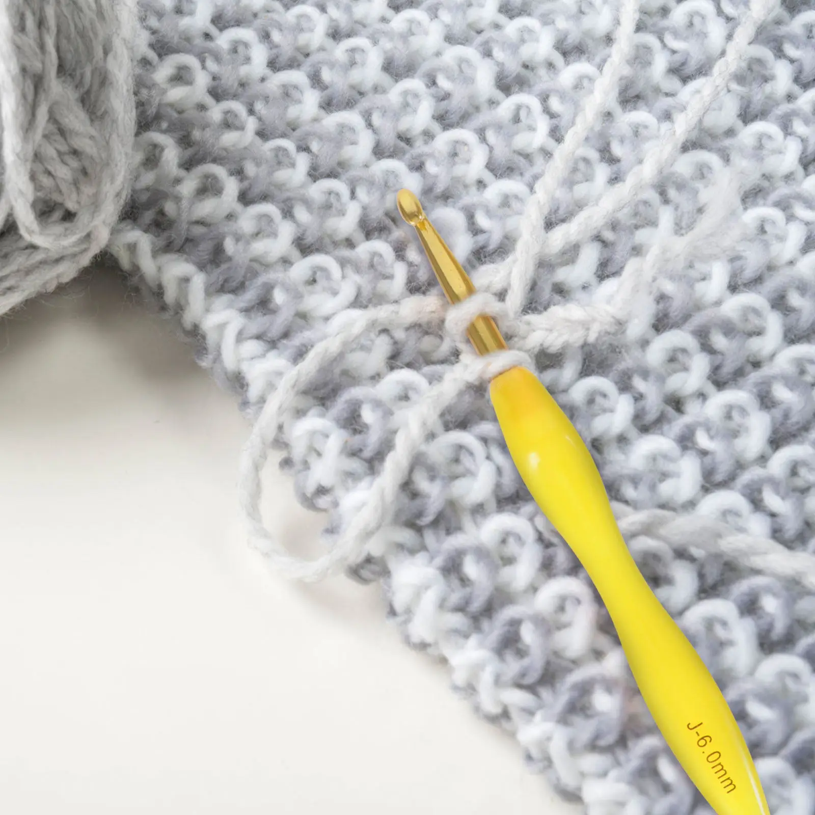 

9Pcs Aluminum Crochet Hooks Set Lightweight Ergonomic Knitting Tools for Beginners Advanced Crafters DIY Weaving Yarn Art