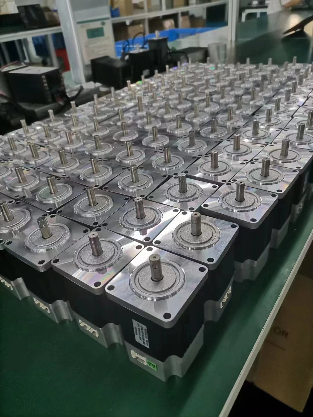 2025 시헹 공장의 Nema24 모터 60mm 0.64nm 200W 48VDC 통합 캔오픈 제어 드라이버 단상 AGV RGV 태양광 3000rpm