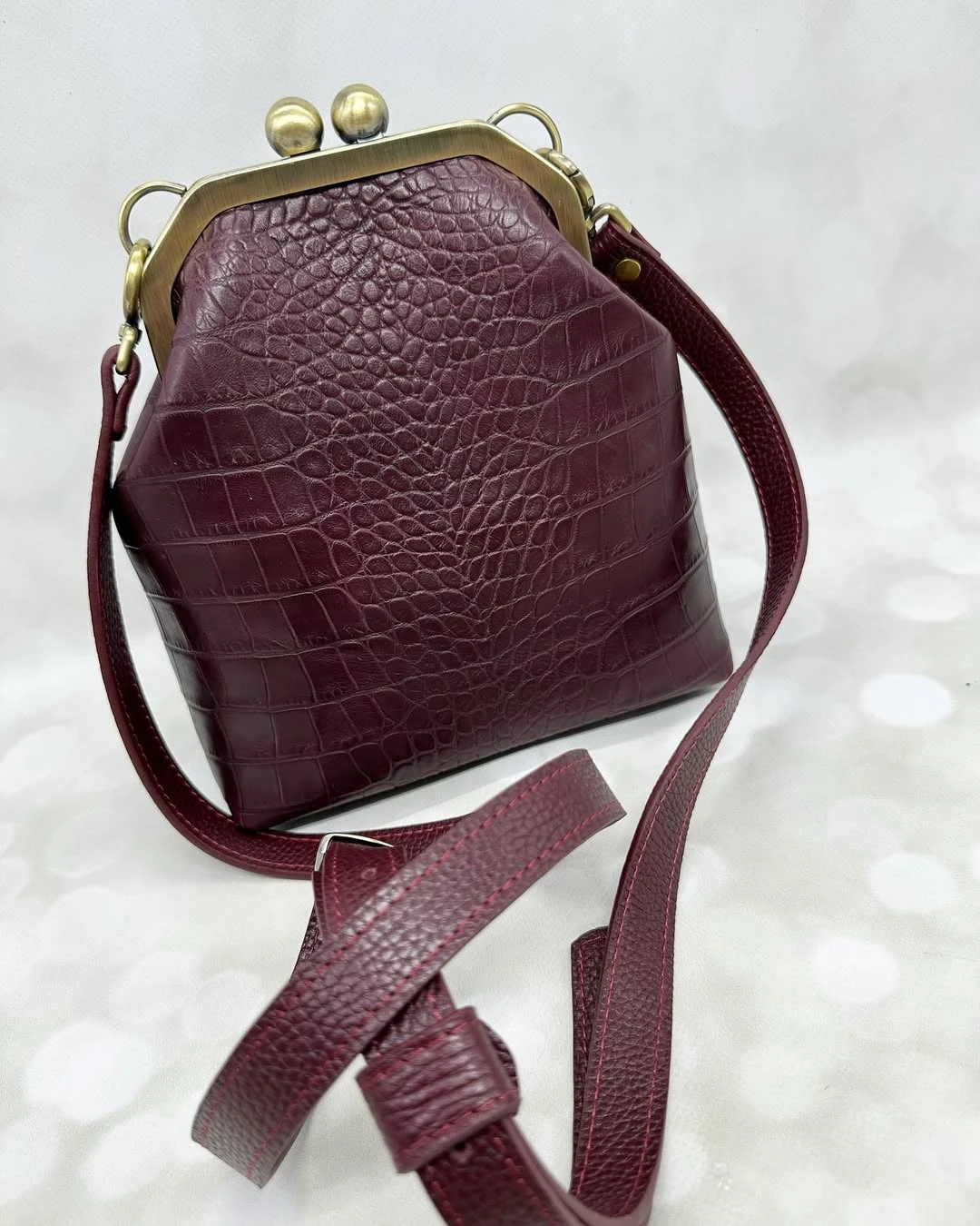Lost in Vintage Pearl Kiss Lock Coin Purse 21x19x8cm Wallet Handmade Leather Clutch Metal Frame Purse